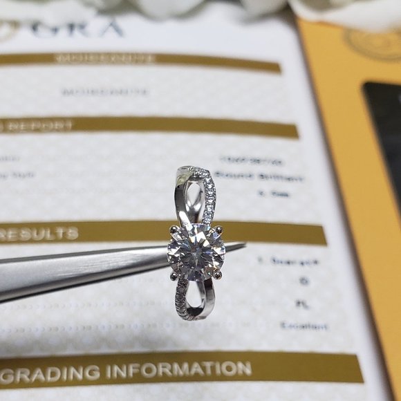 1 Carat Moissanite Fancy Ring with 925 Sterling Silver Band, D-FL - Picture 4 of 10